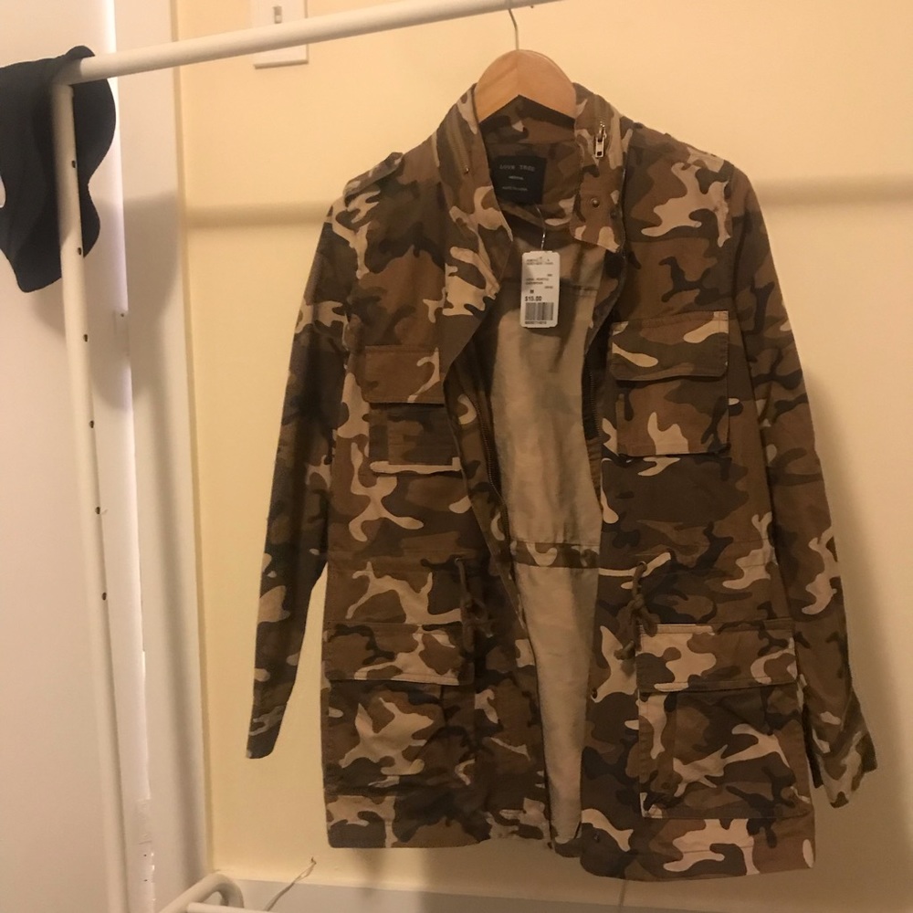 *sold on m e r c a r i*